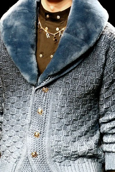 Look 10